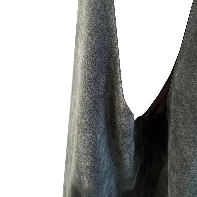 Single-shoulder suede bag