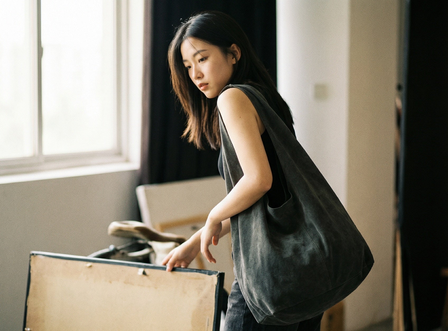 Single-shoulder suede bag