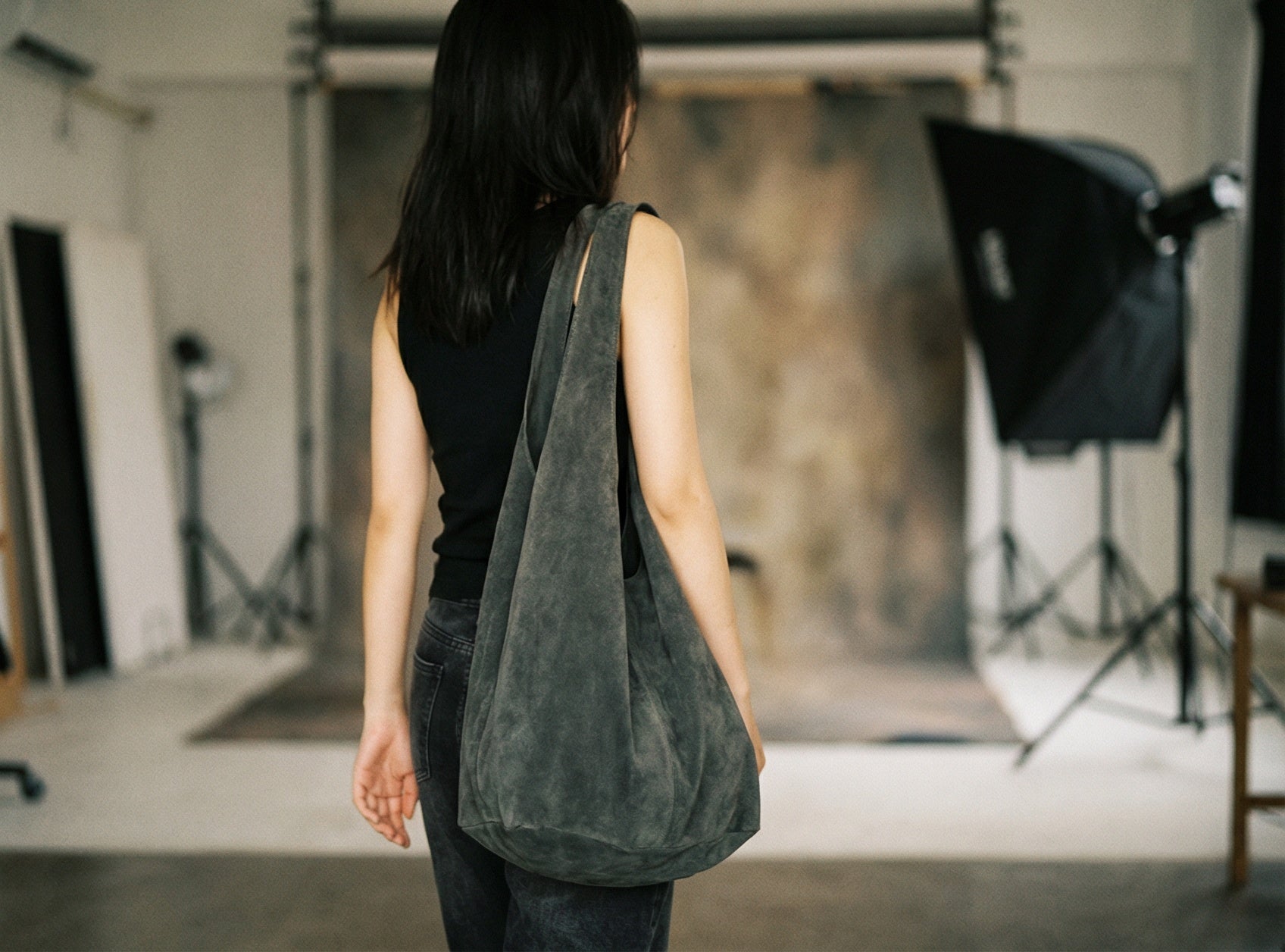 Single-shoulder suede bag