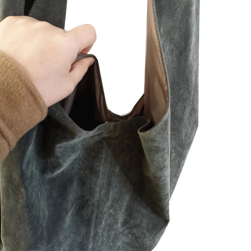 Single-shoulder suede bag